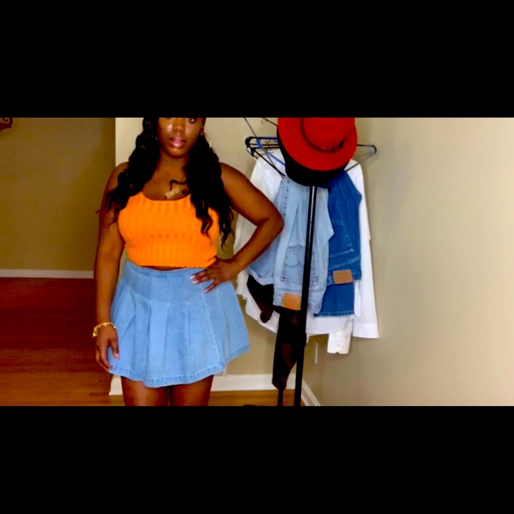 Mini skirt super cute and short ! Lightly worn